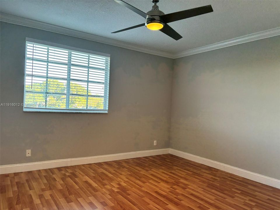 Activo con contrato: $3,500 (3 camas, 2 baños, 1443 Pies cuadrados)