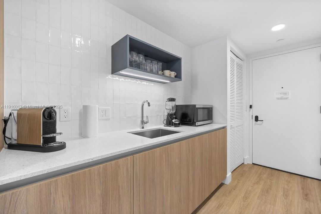 待售: $399,000 (0 贝兹, 1 浴室, 332 平方英尺)