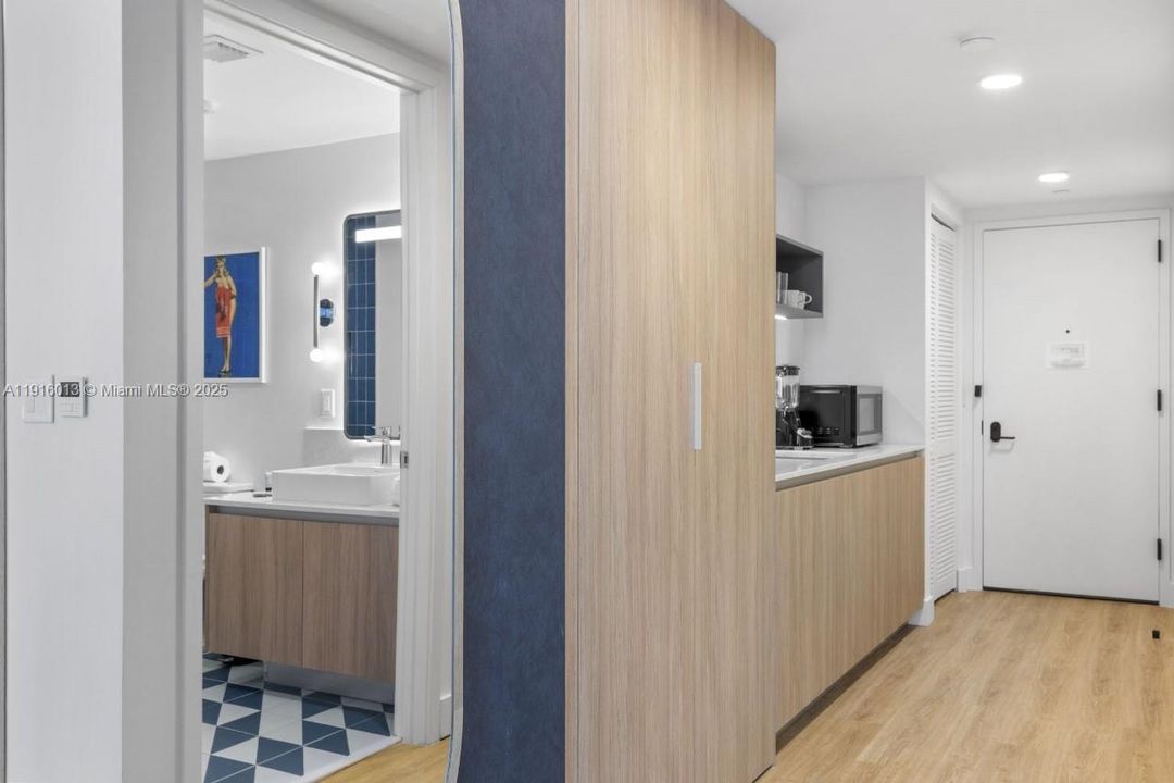 待售: $399,000 (0 贝兹, 1 浴室, 332 平方英尺)