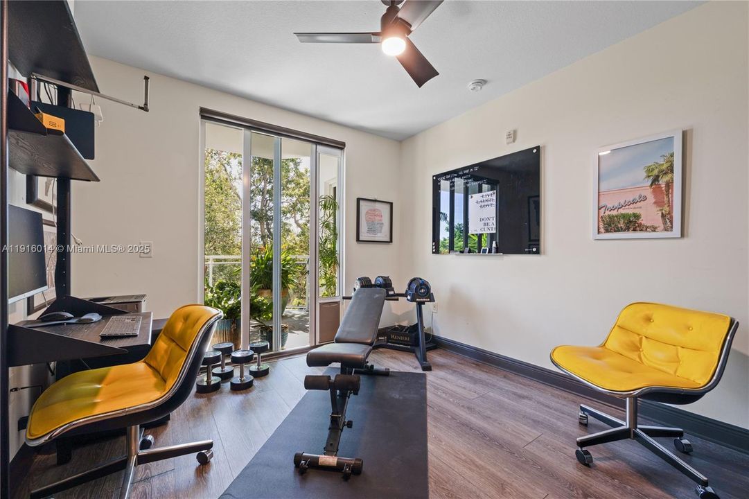 For Sale: $485,000 (2 beds, 2 baths, 945 Square Feet)