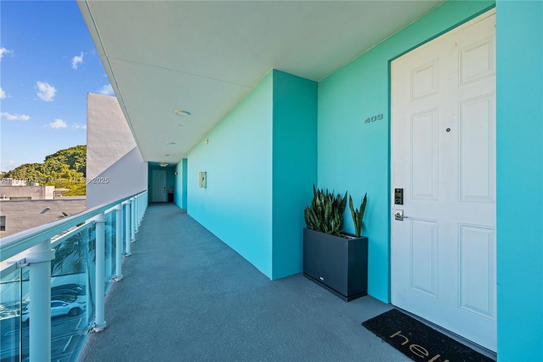For Sale: $485,000 (2 beds, 2 baths, 945 Square Feet)