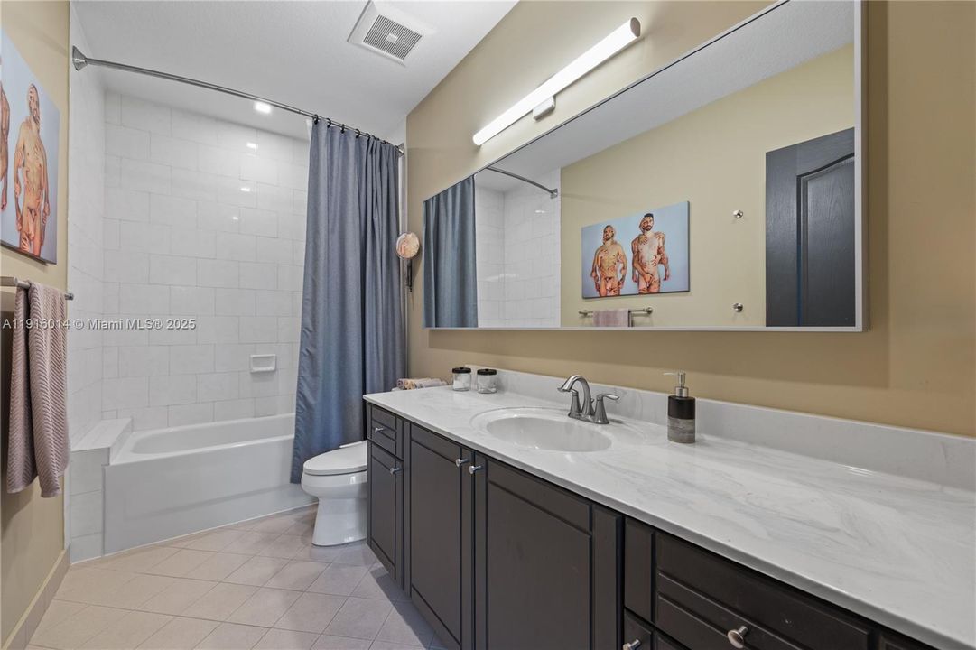 For Sale: $485,000 (2 beds, 2 baths, 945 Square Feet)