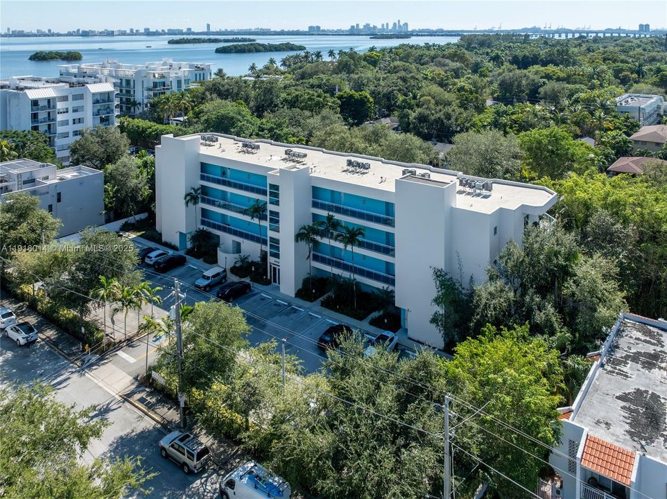 For Sale: $485,000 (2 beds, 2 baths, 945 Square Feet)