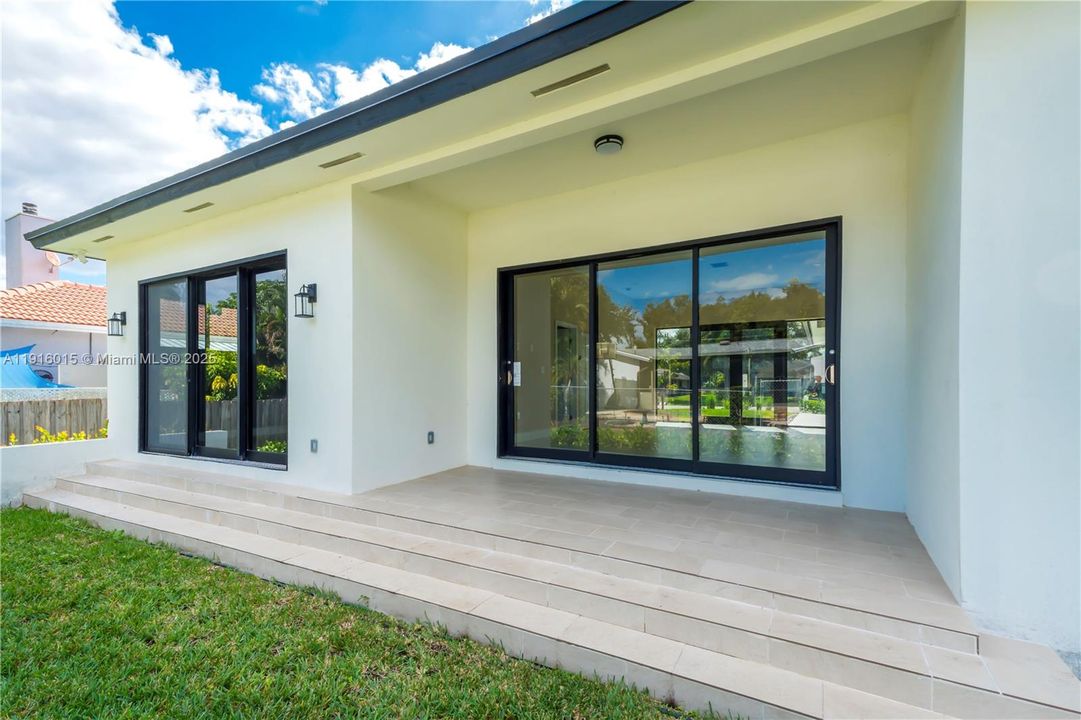 En Venta: $1,299,000 (4 camas, 4 baños, 3032 Pies cuadrados)