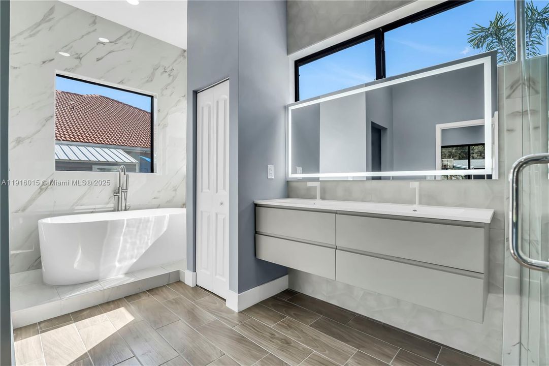 En Venta: $1,299,000 (4 camas, 4 baños, 3032 Pies cuadrados)