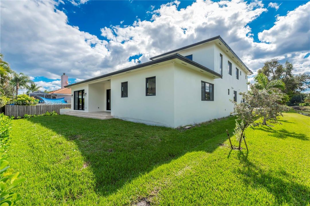 En Venta: $1,299,000 (4 camas, 4 baños, 3032 Pies cuadrados)