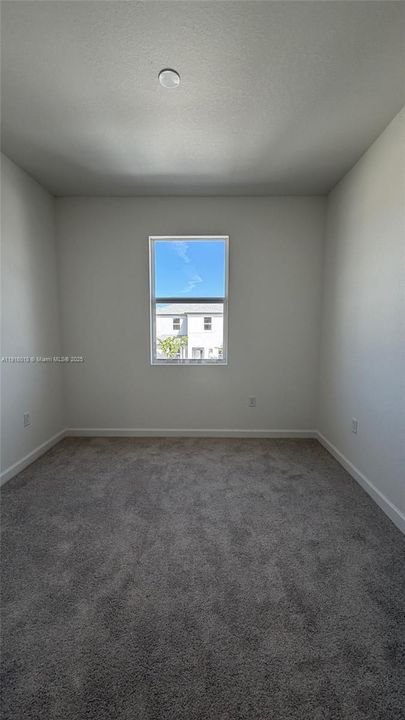 For Rent: $2,400 (3 beds, 2 baths, 1588 Square Feet)