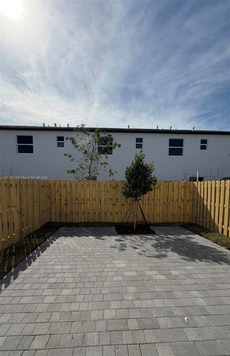 For Rent: $2,400 (3 beds, 2 baths, 1588 Square Feet)