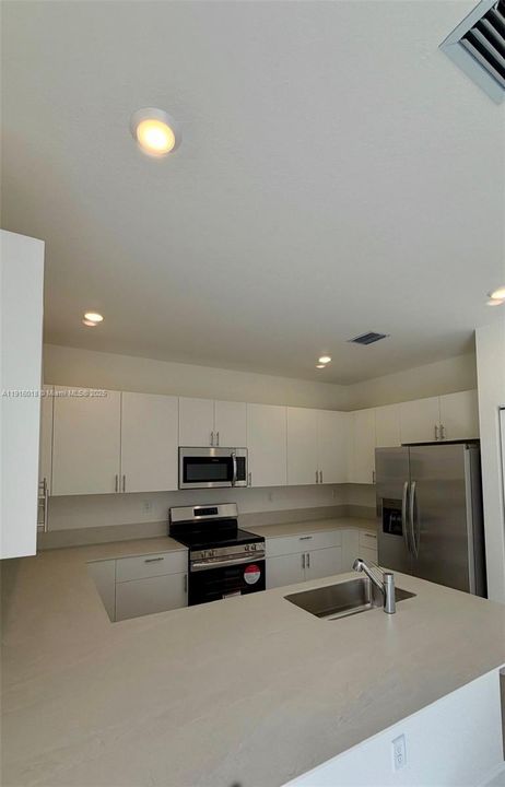 For Rent: $2,400 (3 beds, 2 baths, 1588 Square Feet)