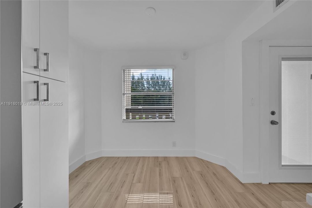 For Sale: $297,000 (2 beds, 2 baths, 1157 Square Feet)