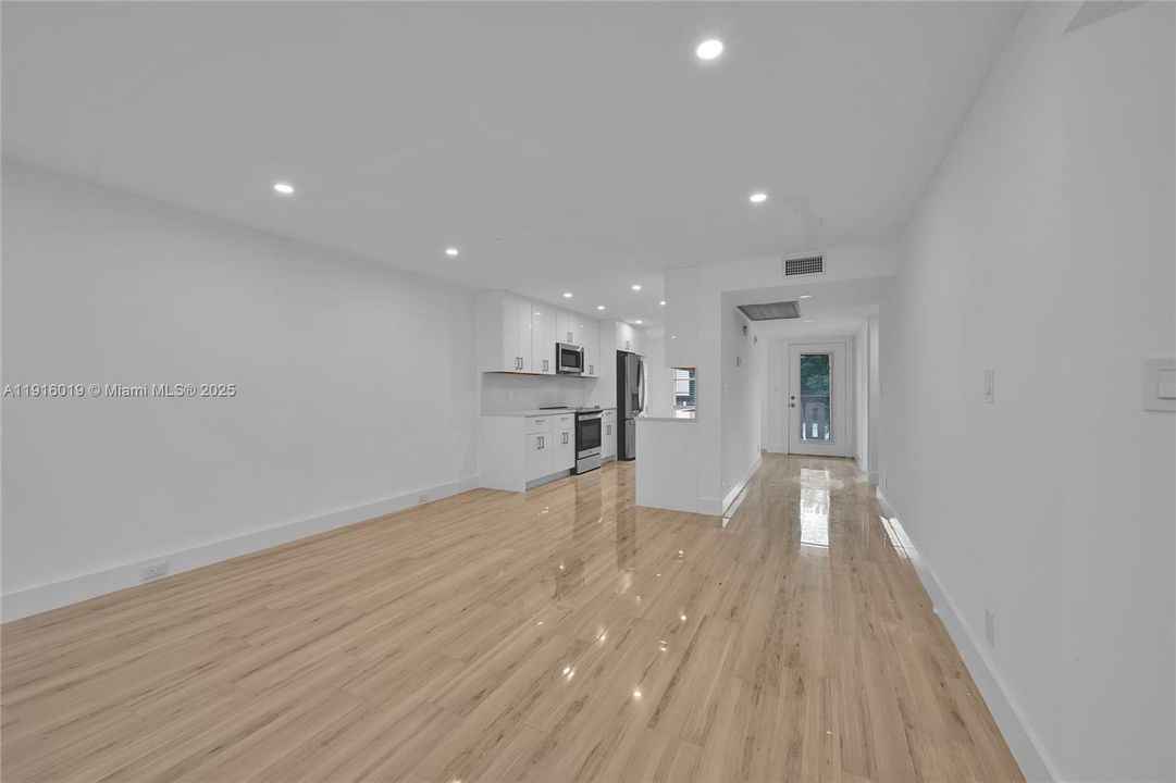 For Sale: $297,000 (2 beds, 2 baths, 1157 Square Feet)