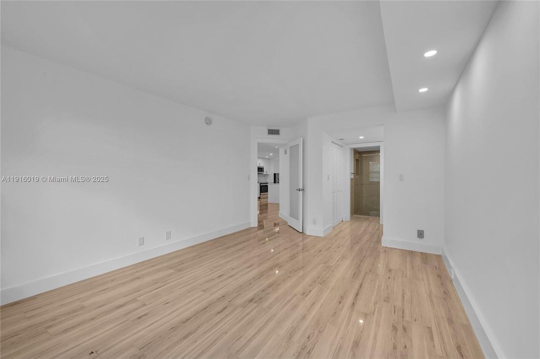 For Sale: $297,000 (2 beds, 2 baths, 1157 Square Feet)