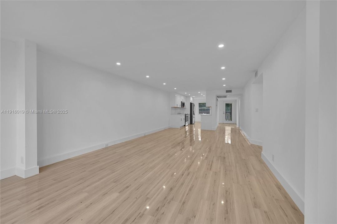 For Sale: $297,000 (2 beds, 2 baths, 1157 Square Feet)