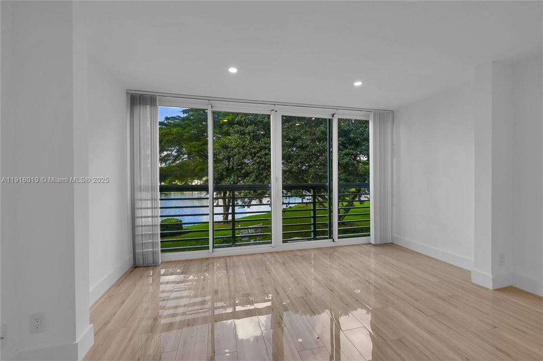 For Sale: $297,000 (2 beds, 2 baths, 1157 Square Feet)