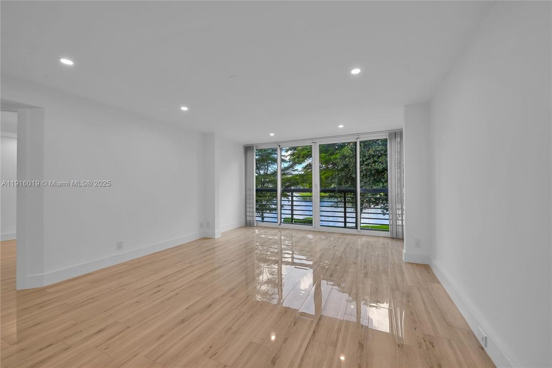 For Sale: $297,000 (2 beds, 2 baths, 1157 Square Feet)