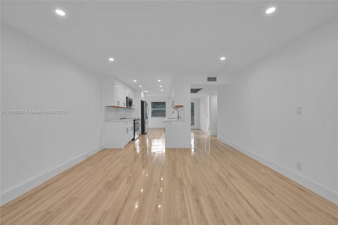 For Sale: $297,000 (2 beds, 2 baths, 1157 Square Feet)