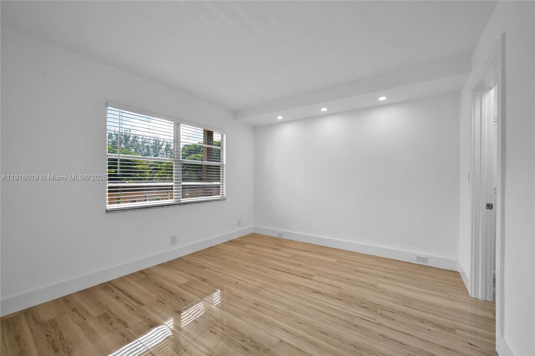 For Sale: $297,000 (2 beds, 2 baths, 1157 Square Feet)