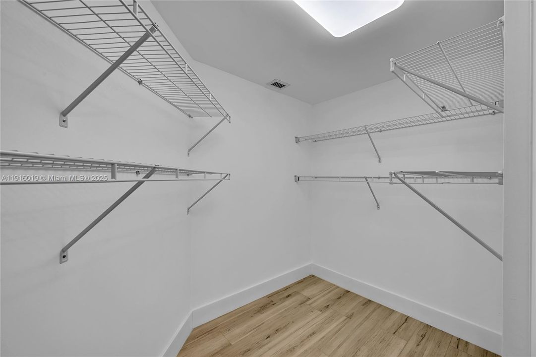 For Sale: $297,000 (2 beds, 2 baths, 1157 Square Feet)