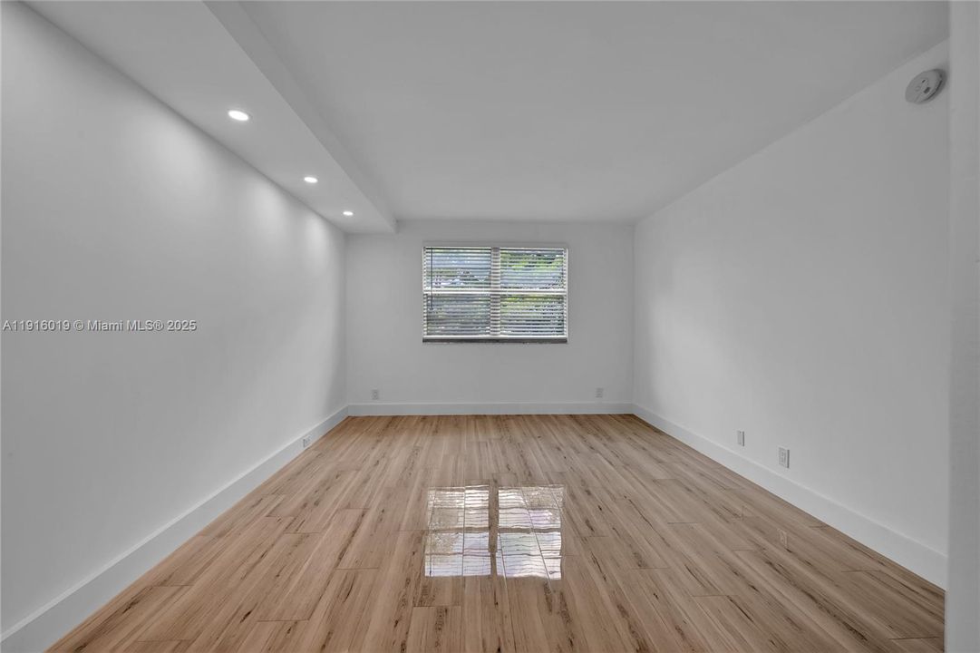 For Sale: $297,000 (2 beds, 2 baths, 1157 Square Feet)