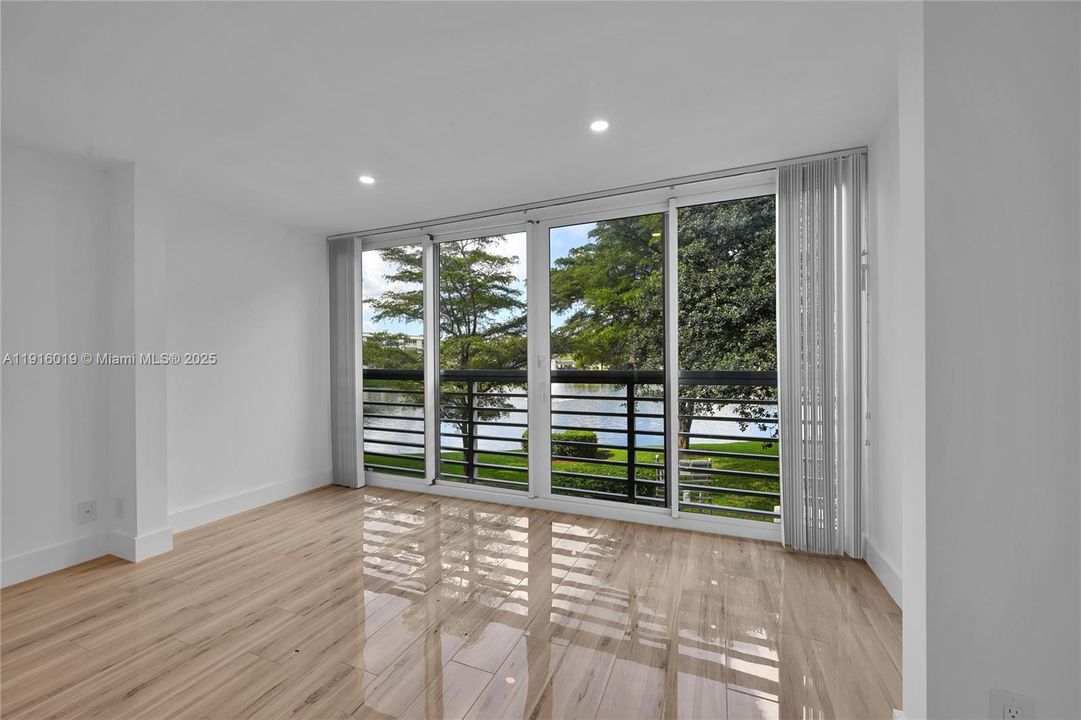 For Sale: $297,000 (2 beds, 2 baths, 1157 Square Feet)