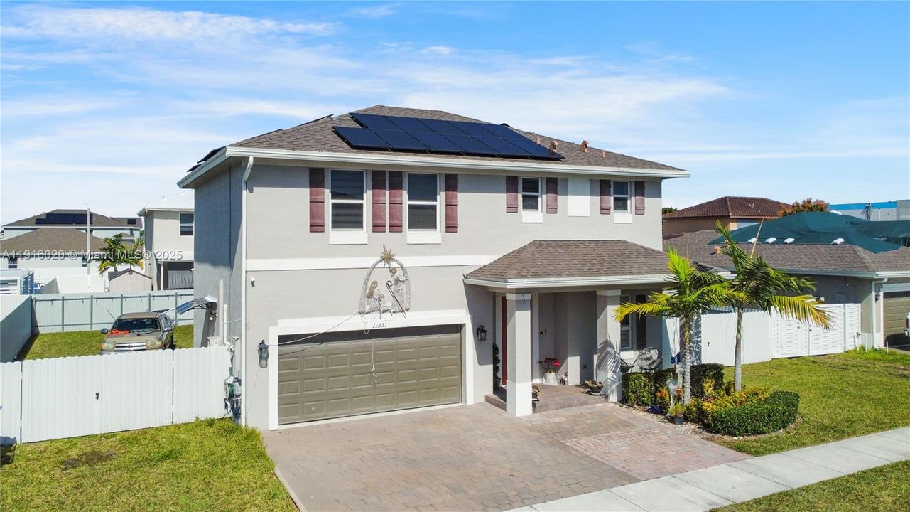 出租: $3,500 (4 贝兹, 3 浴室, 2164 平方英尺)