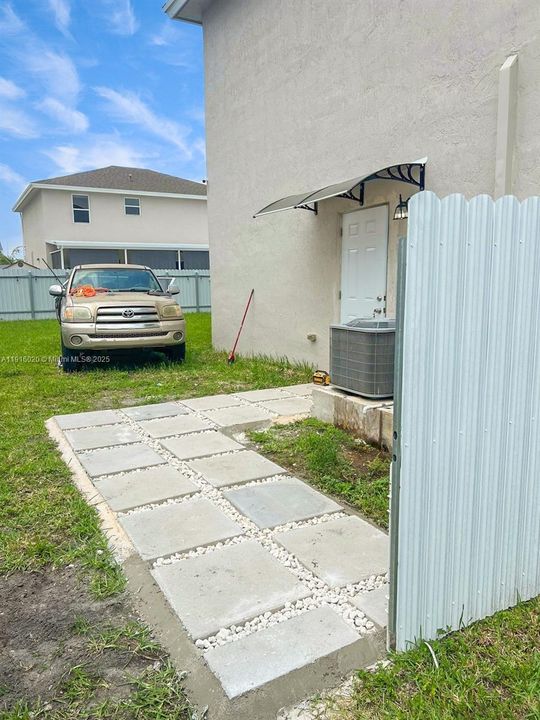 出租: $3,500 (4 贝兹, 3 浴室, 2164 平方英尺)