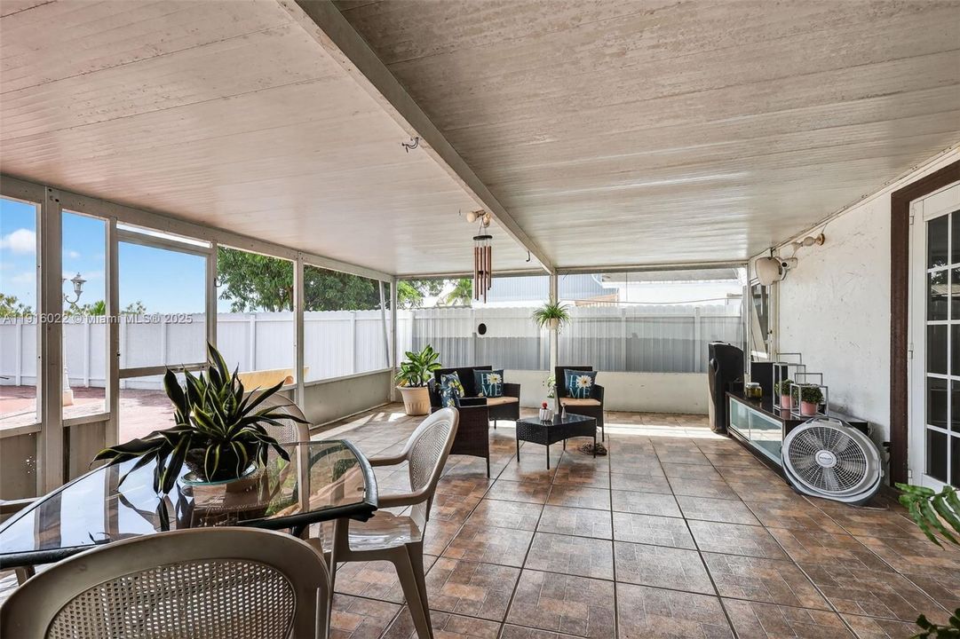 For Sale: $595,000 (3 beds, 2 baths, 1832 Square Feet)