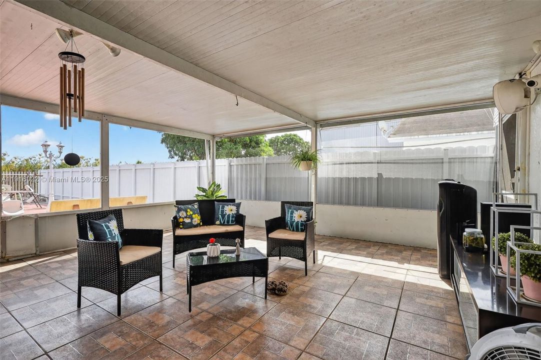 For Sale: $595,000 (3 beds, 2 baths, 1832 Square Feet)