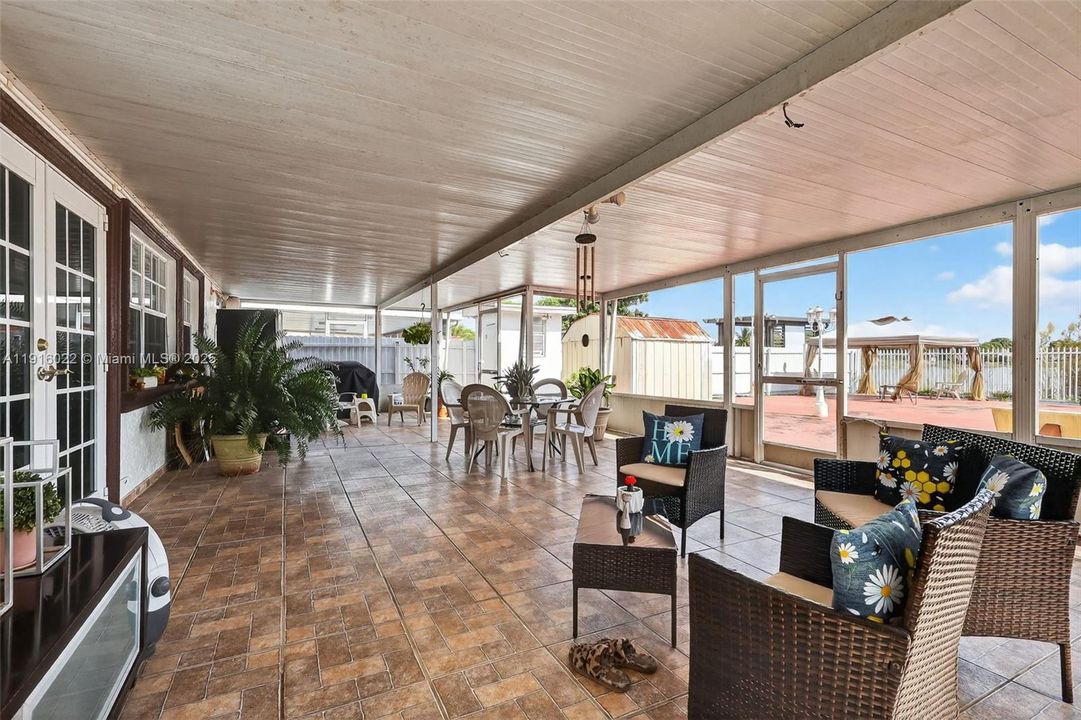 For Sale: $595,000 (3 beds, 2 baths, 1832 Square Feet)