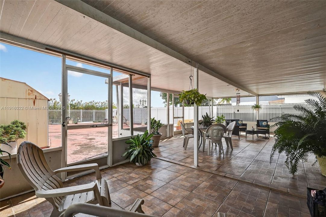 For Sale: $595,000 (3 beds, 2 baths, 1832 Square Feet)