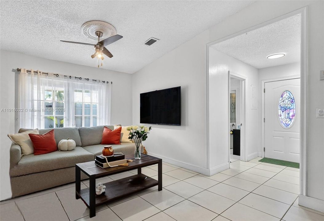 For Sale: $595,000 (3 beds, 2 baths, 1832 Square Feet)