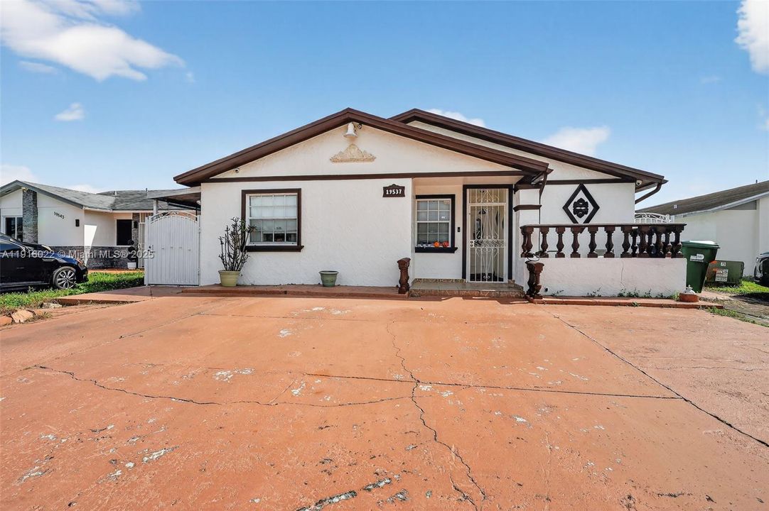 For Sale: $595,000 (3 beds, 2 baths, 1832 Square Feet)