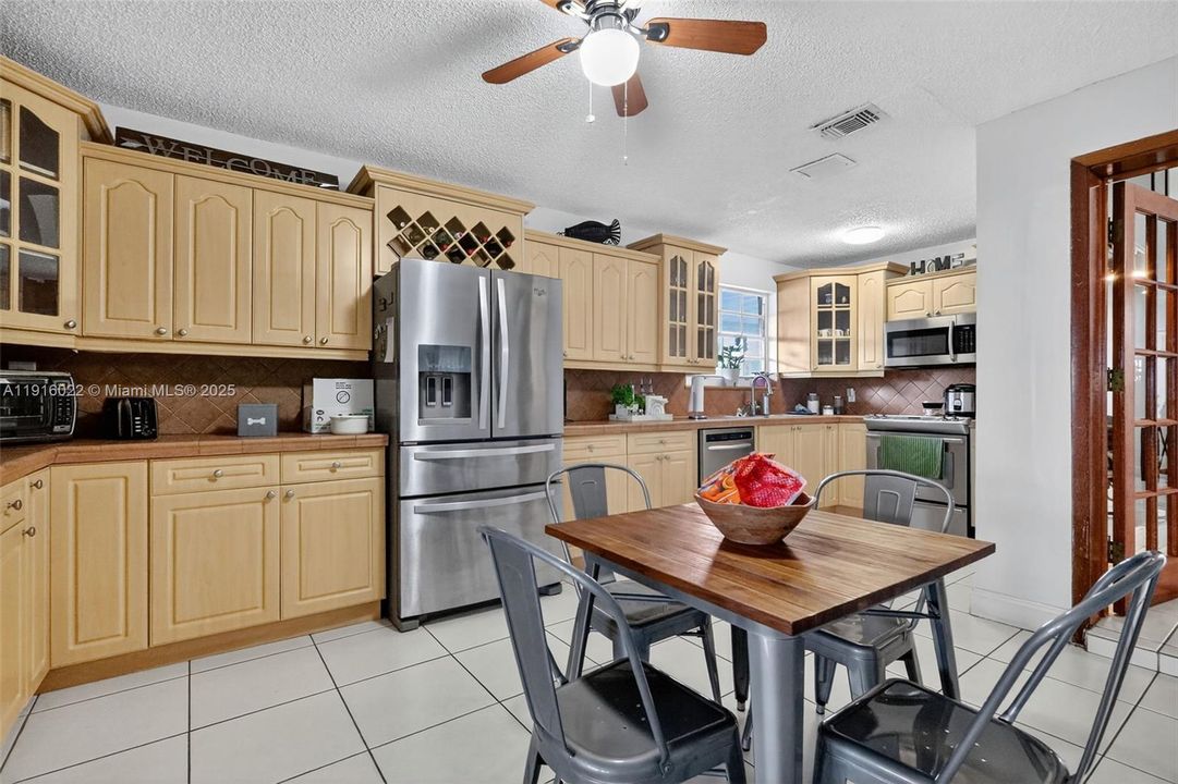 For Sale: $595,000 (3 beds, 2 baths, 1832 Square Feet)