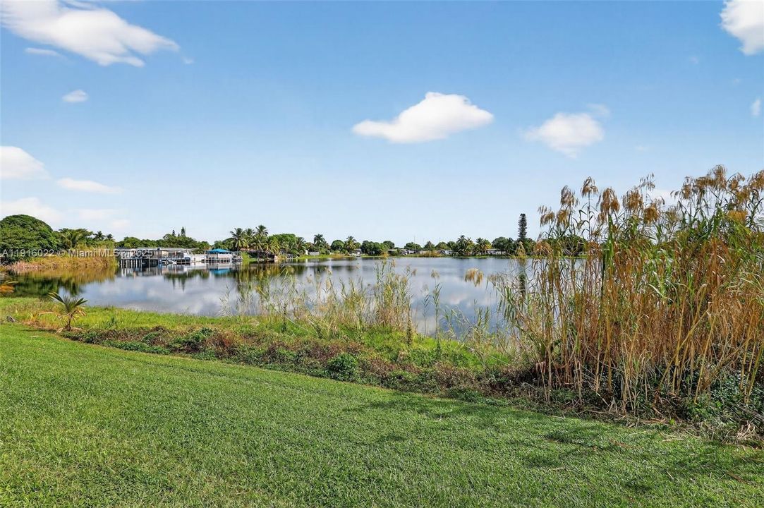 For Sale: $595,000 (3 beds, 2 baths, 1832 Square Feet)