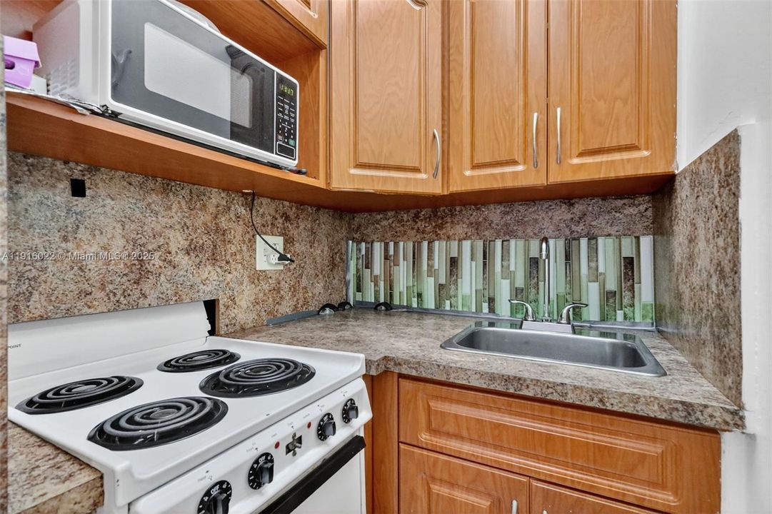 For Sale: $595,000 (3 beds, 2 baths, 1832 Square Feet)