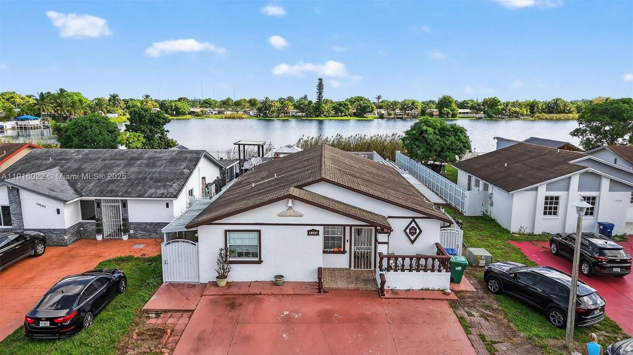 For Sale: $595,000 (3 beds, 2 baths, 1832 Square Feet)