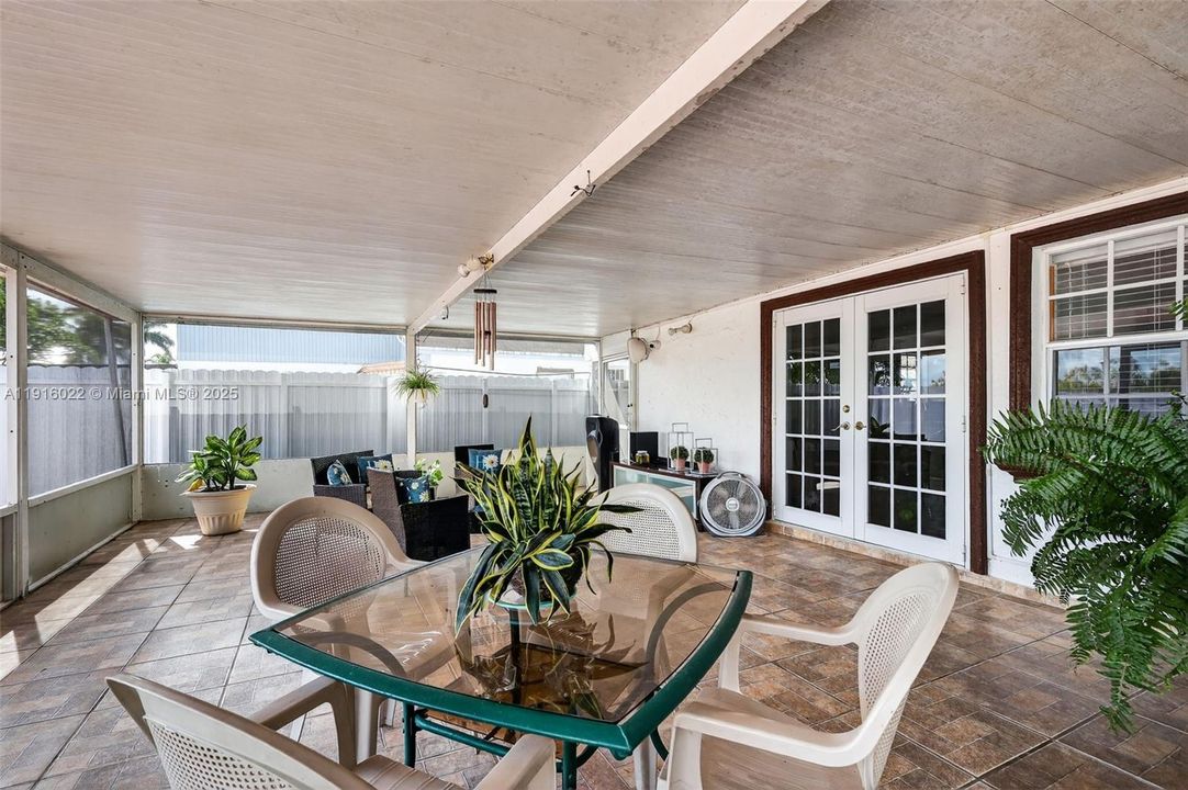 For Sale: $595,000 (3 beds, 2 baths, 1832 Square Feet)