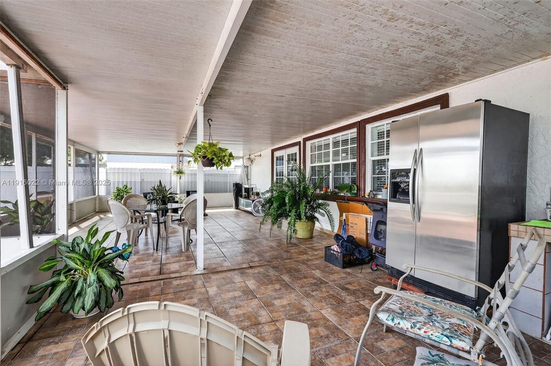 For Sale: $595,000 (3 beds, 2 baths, 1832 Square Feet)