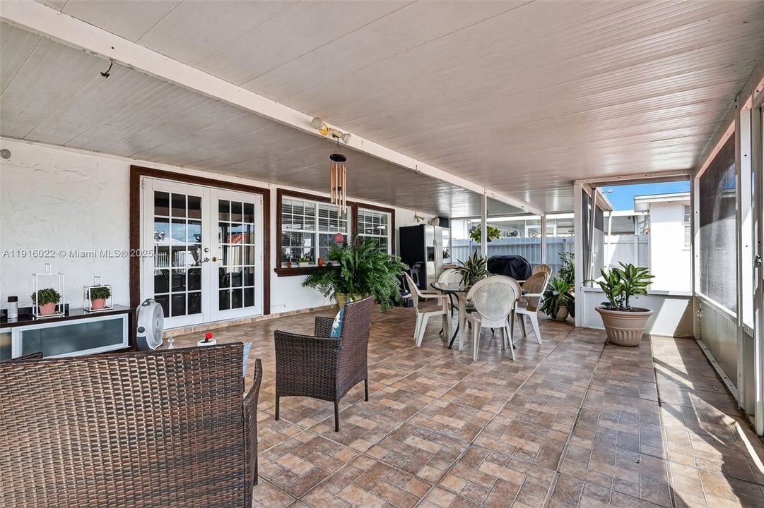 For Sale: $595,000 (3 beds, 2 baths, 1832 Square Feet)