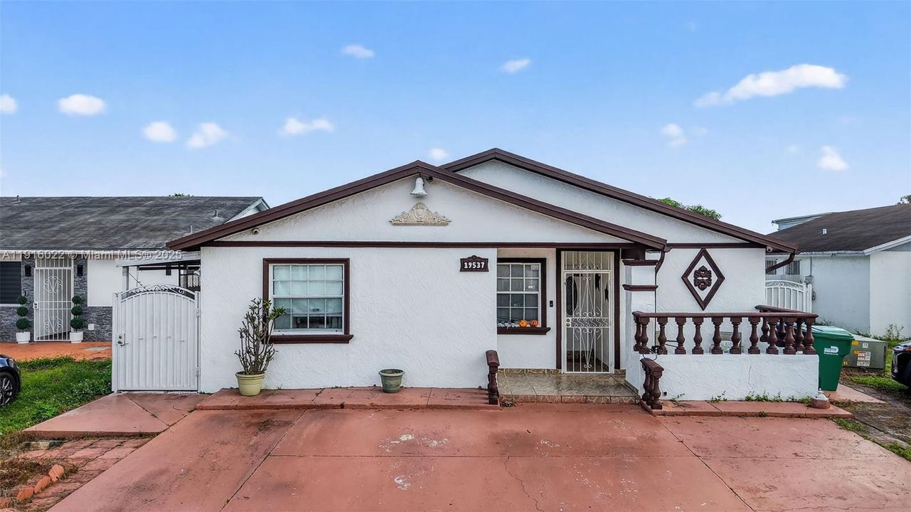 For Sale: $595,000 (3 beds, 2 baths, 1832 Square Feet)