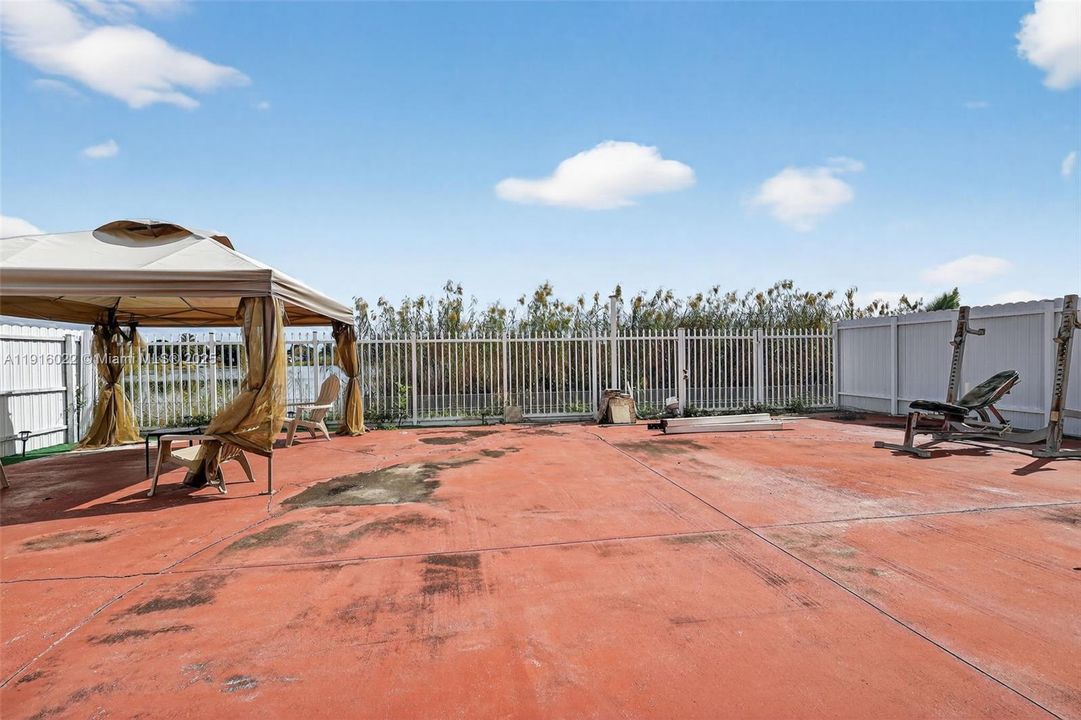 For Sale: $595,000 (3 beds, 2 baths, 1832 Square Feet)