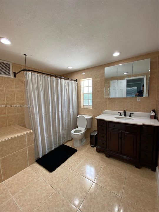 待售: $750,000 (4 贝兹, 2 浴室, 2515 平方英尺)