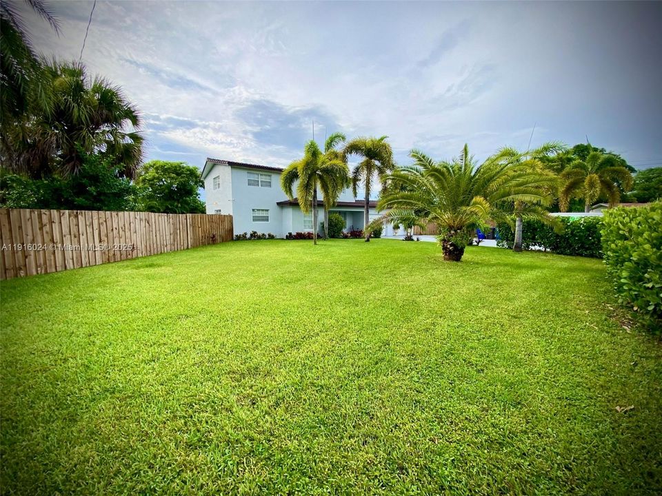 待售: $750,000 (4 贝兹, 2 浴室, 2515 平方英尺)