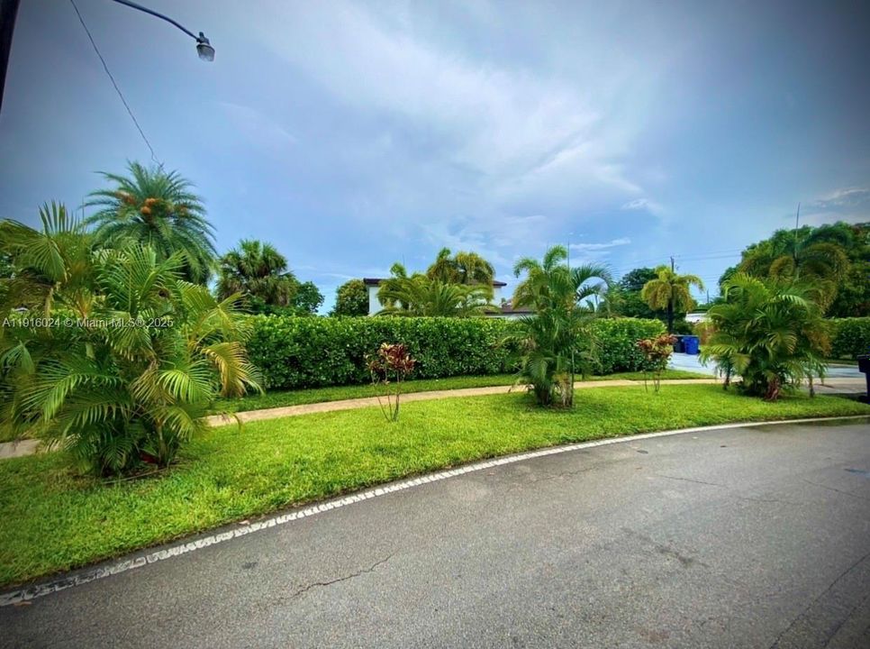 待售: $750,000 (4 贝兹, 2 浴室, 2515 平方英尺)