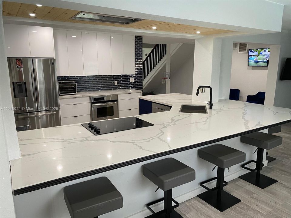 待售: $750,000 (4 贝兹, 2 浴室, 2515 平方英尺)