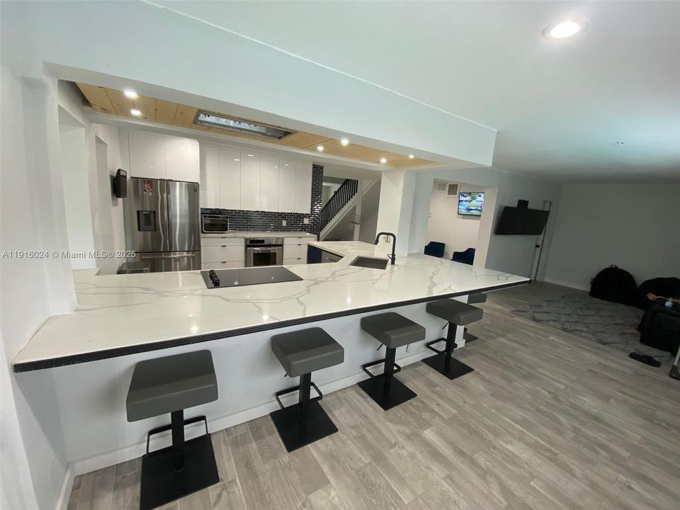 待售: $750,000 (4 贝兹, 2 浴室, 2515 平方英尺)