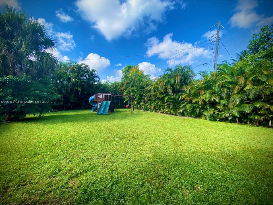 待售: $750,000 (4 贝兹, 2 浴室, 2515 平方英尺)