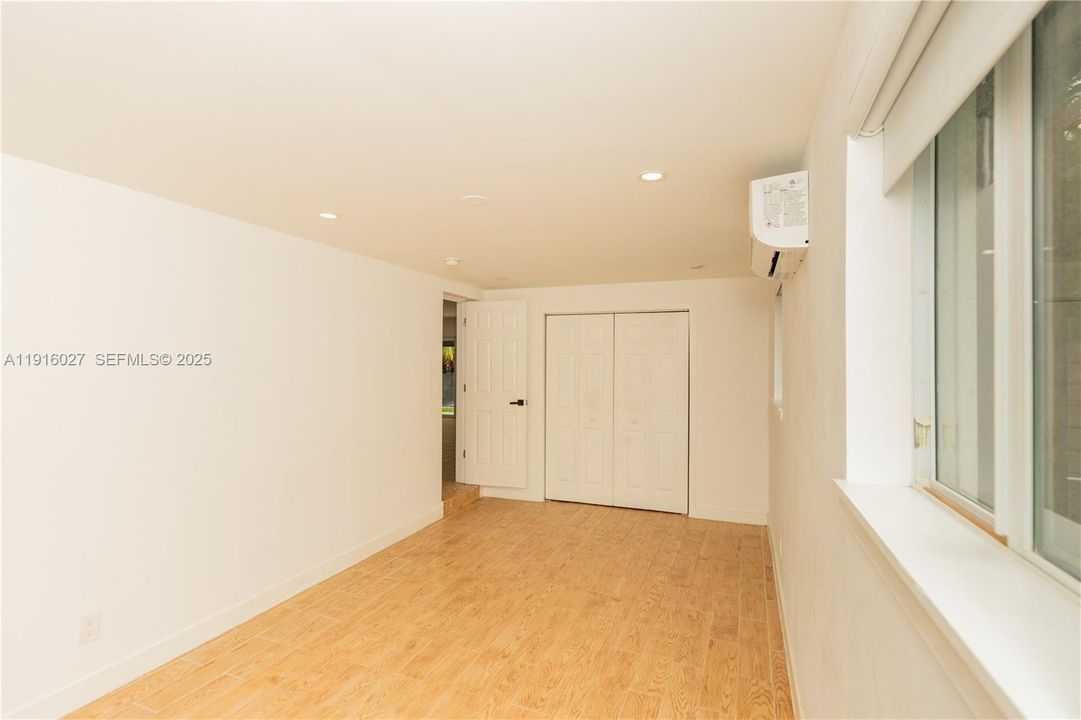 Active With Contract: $1,400,000 (4 beds, 2 baths, 1827 Square Feet)