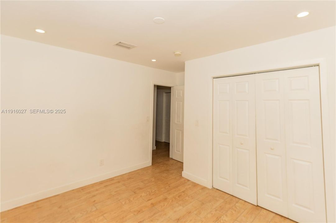 Active With Contract: $1,400,000 (4 beds, 2 baths, 1827 Square Feet)