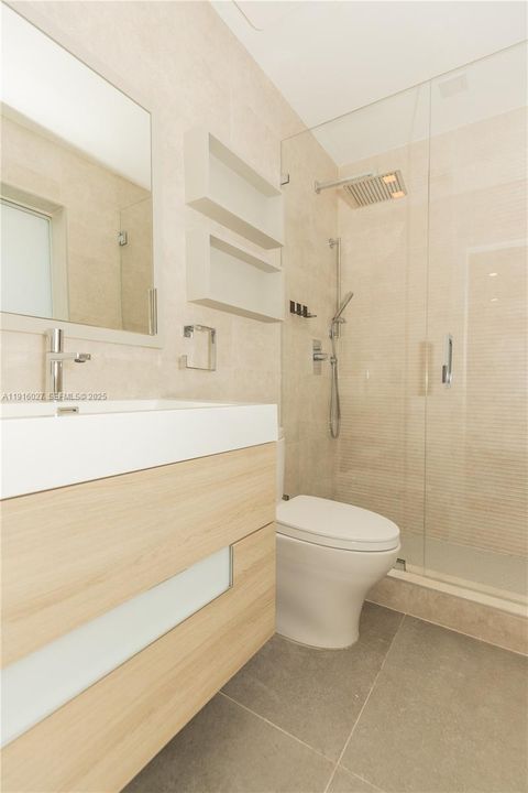 Active With Contract: $1,400,000 (4 beds, 2 baths, 1827 Square Feet)